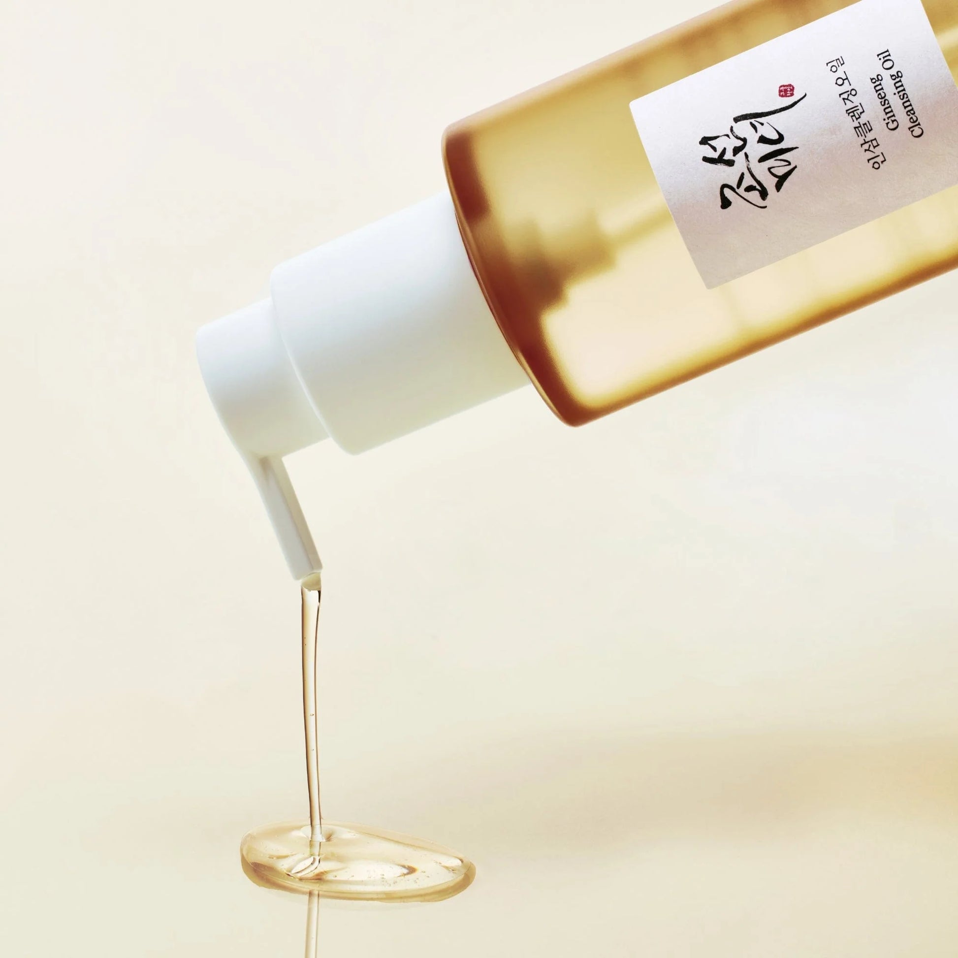 Texture of Beauty of Joseon Ginseng Cleansing Oil – lightweight facial cleansing oil with ginseng extract.