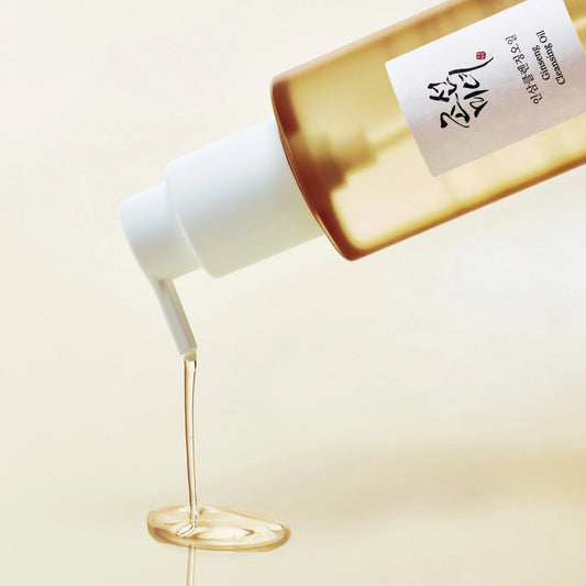 Texture of Beauty of Joseon Ginseng Cleansing Oil – lightweight facial cleansing oil with ginseng extract.