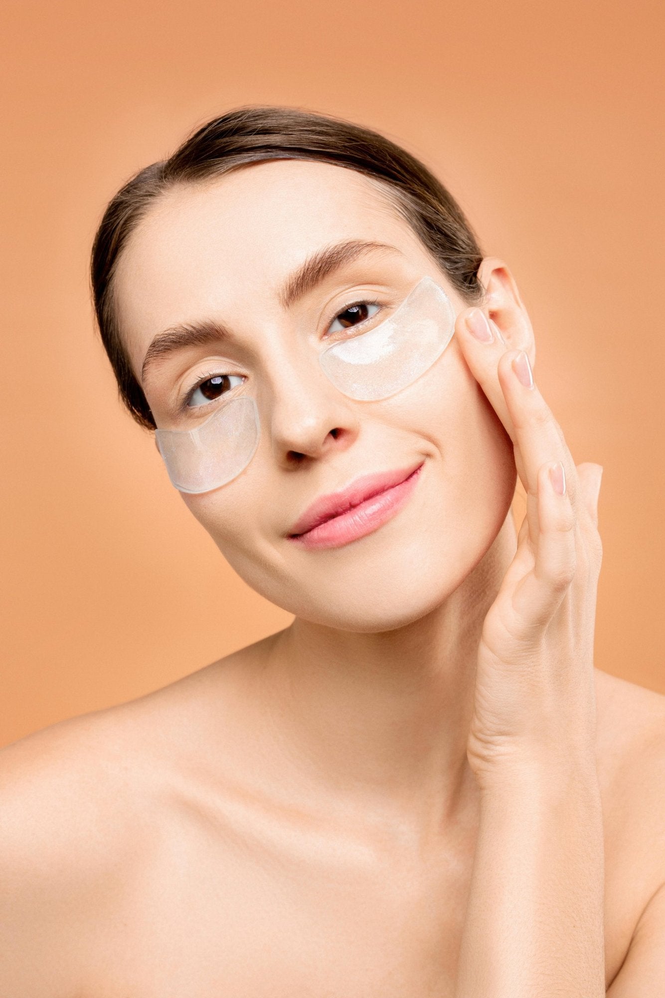 Smiling woman applying Korean eye patches – Authentic K-Beauty Switzerland