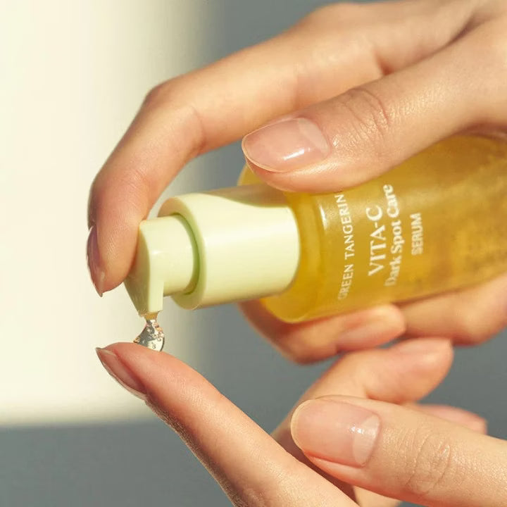 Lightweight gel texture of Goodal Green Tangerine Vita C Serum that absorbs quickly and delivers hydration without irritation